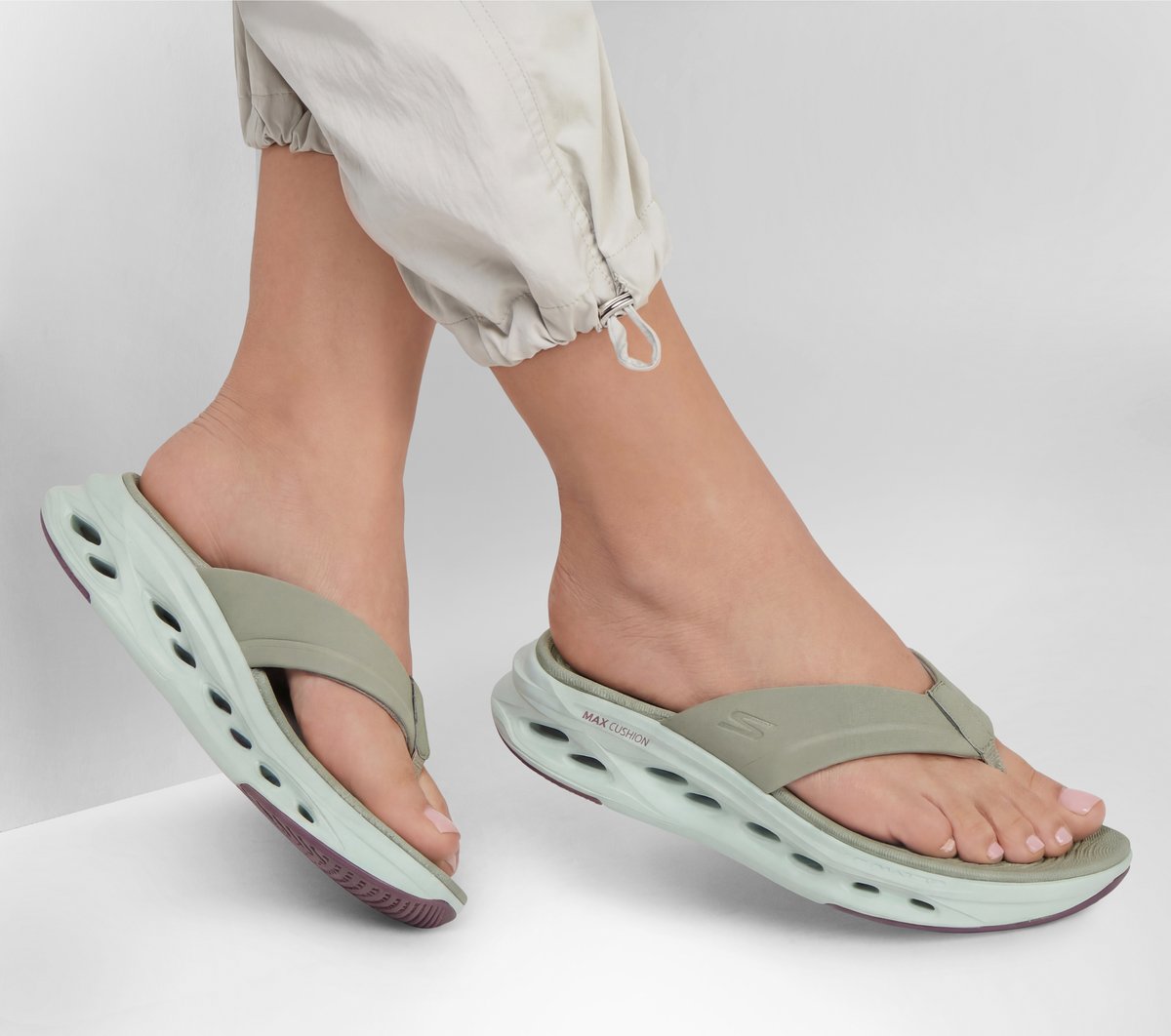 Women Max Cushioning Glide-Step Sandal - Audra