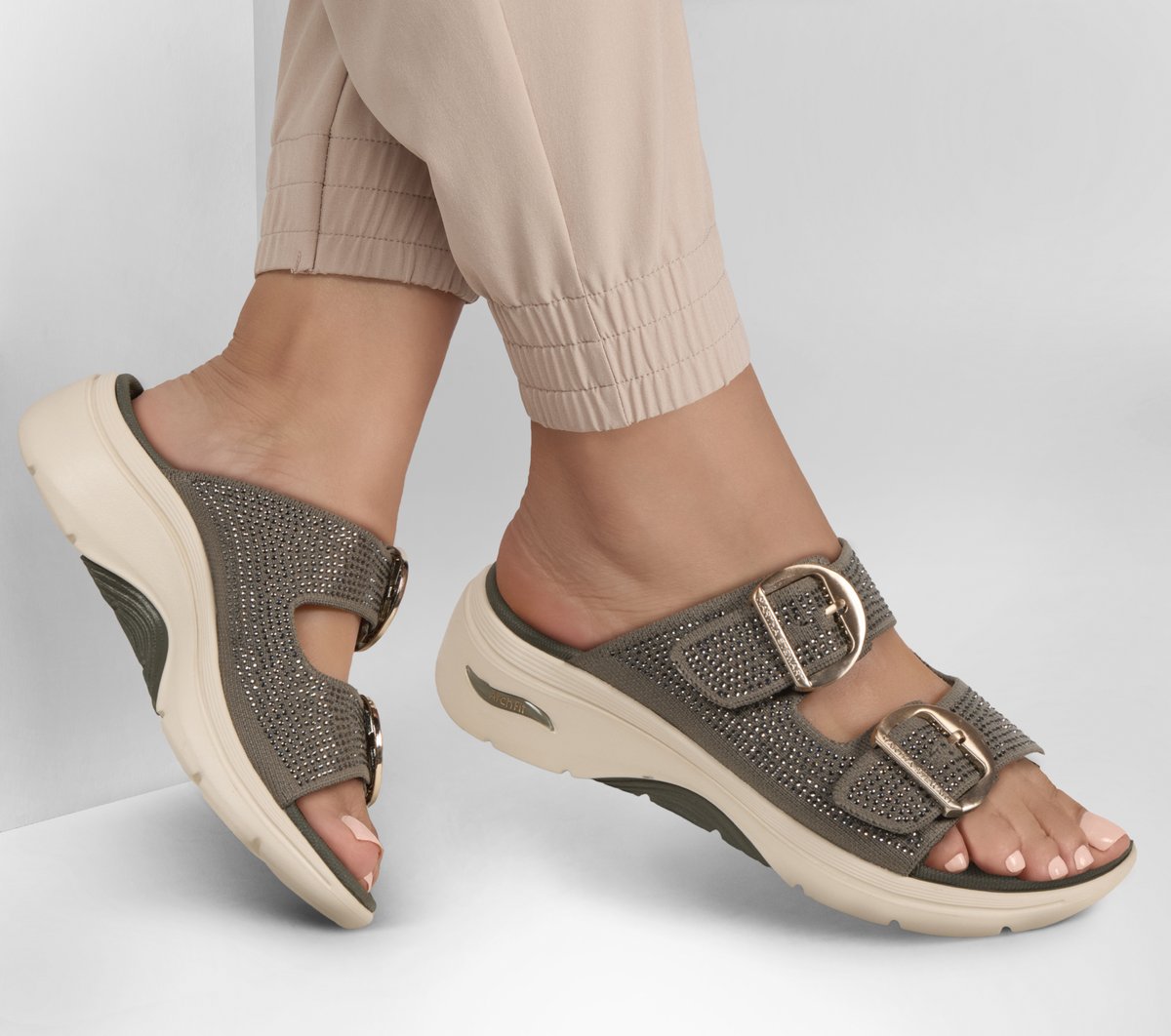 Women Martha Stewart: GO WALK Arch Fit 2.0 Sandal - Showstopper